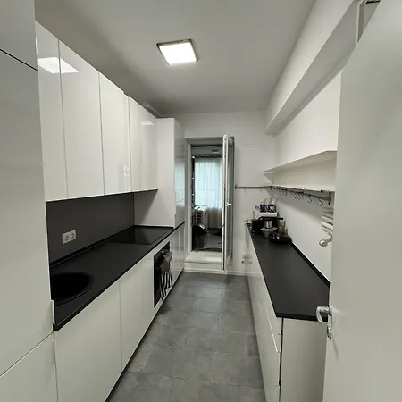 Vibes In Atria 2br Pool Parking * Bukarest