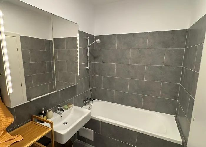 Vibes In Atria 2br Pool Parking Апартаменти