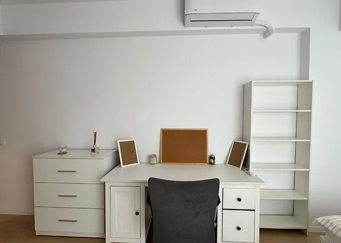 Vibes In Atria 2br Pool Parking *